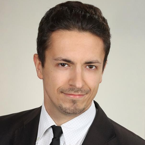Dr. Piotr Jarecki